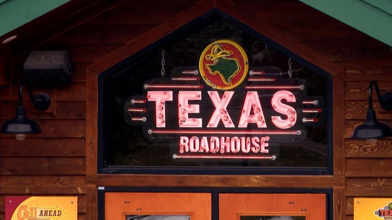 A viral social media post has put Texas Roadhouse at the center of a growing online conversation, after a screenshot circulated alleging that some Black customers’ food was being intentionally tampered with. (SBG)