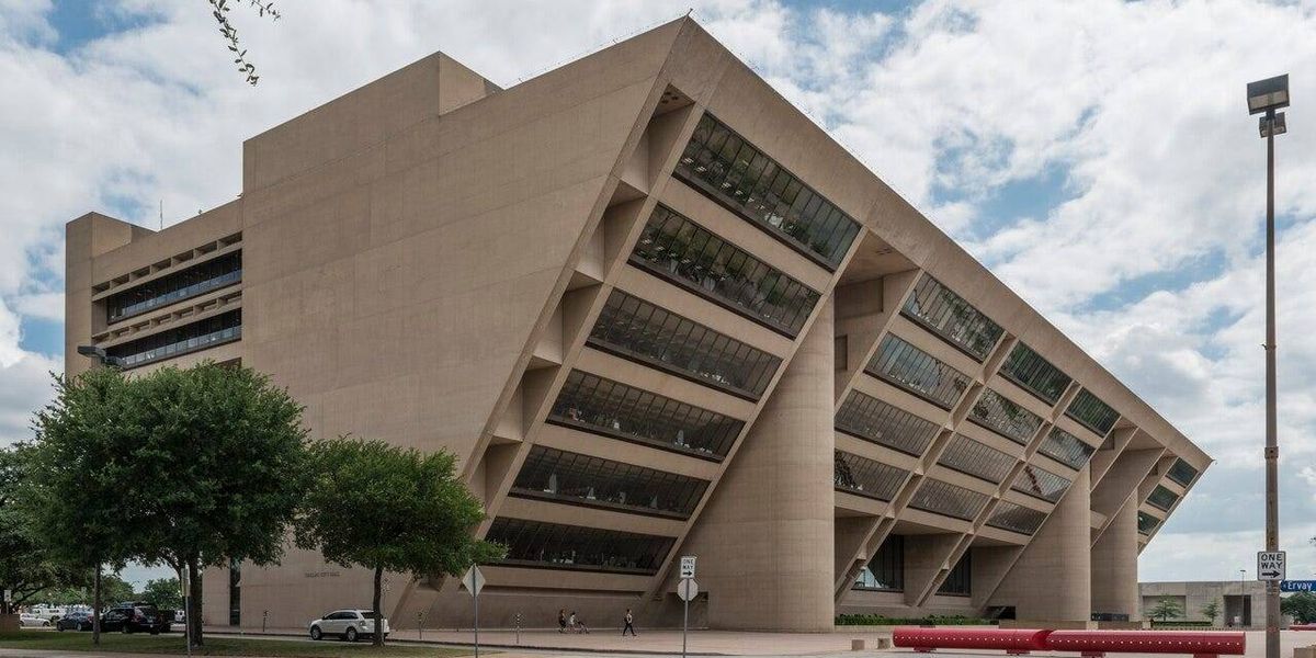 Despite concerns, Dallas seeks federal funding to fight violent crime