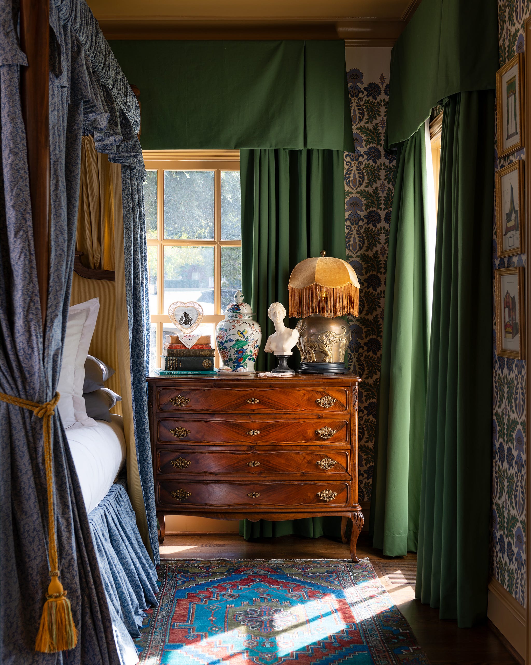 bedroom credenza