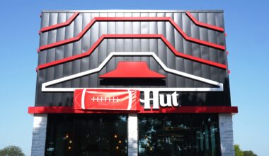 Plano-based Pizza Hut drops 'Pizza' to become 'HUT' for football season