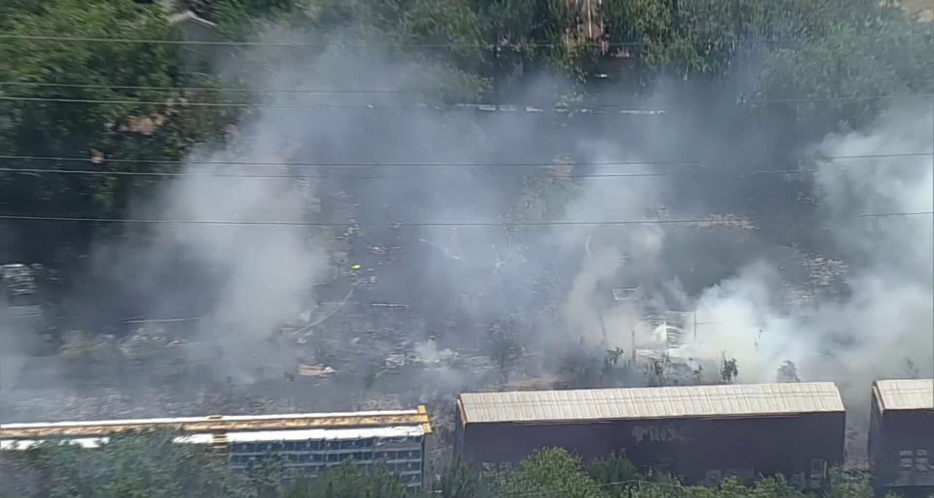 Fort Worth Fire Department battles grass fire near train tracks that spread to nearby home