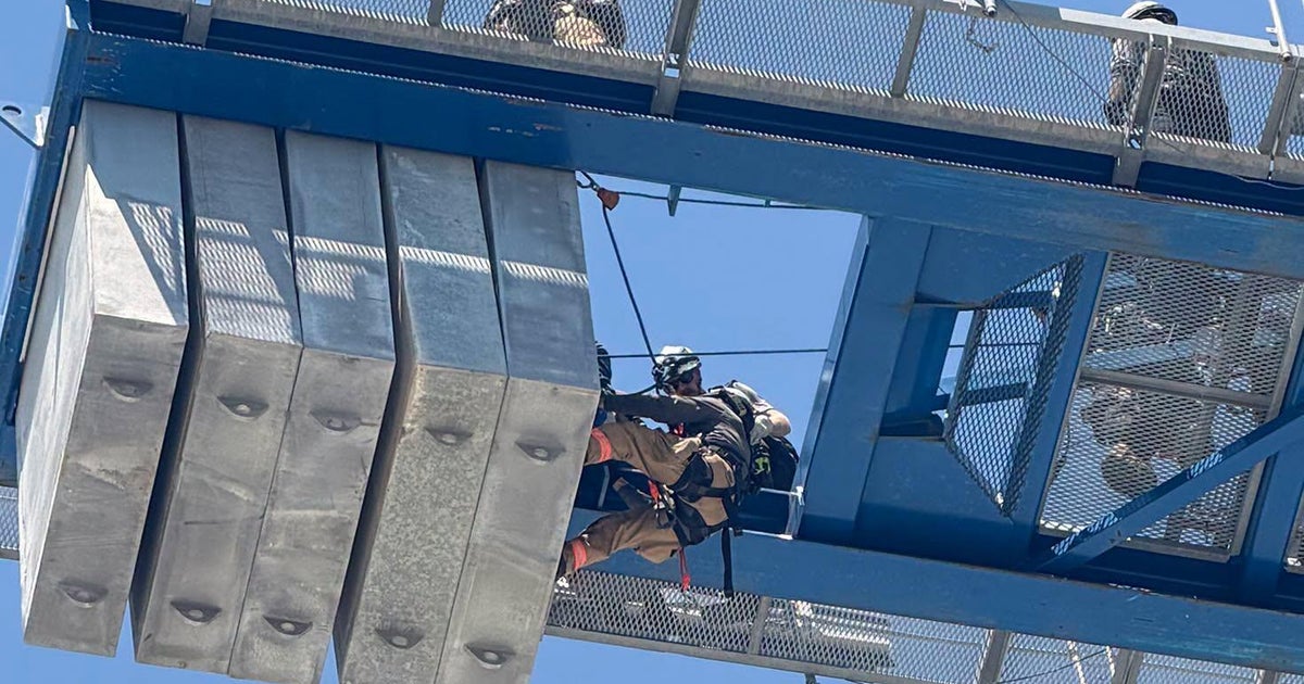 Crane operator rescued from cab while up 220 feet in the air, Fort Worth firefighters say