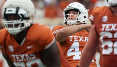 Which specialists will start for Texas
