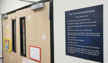 3 mothers sue to block Texas law requiring Ten Commandments in public schools