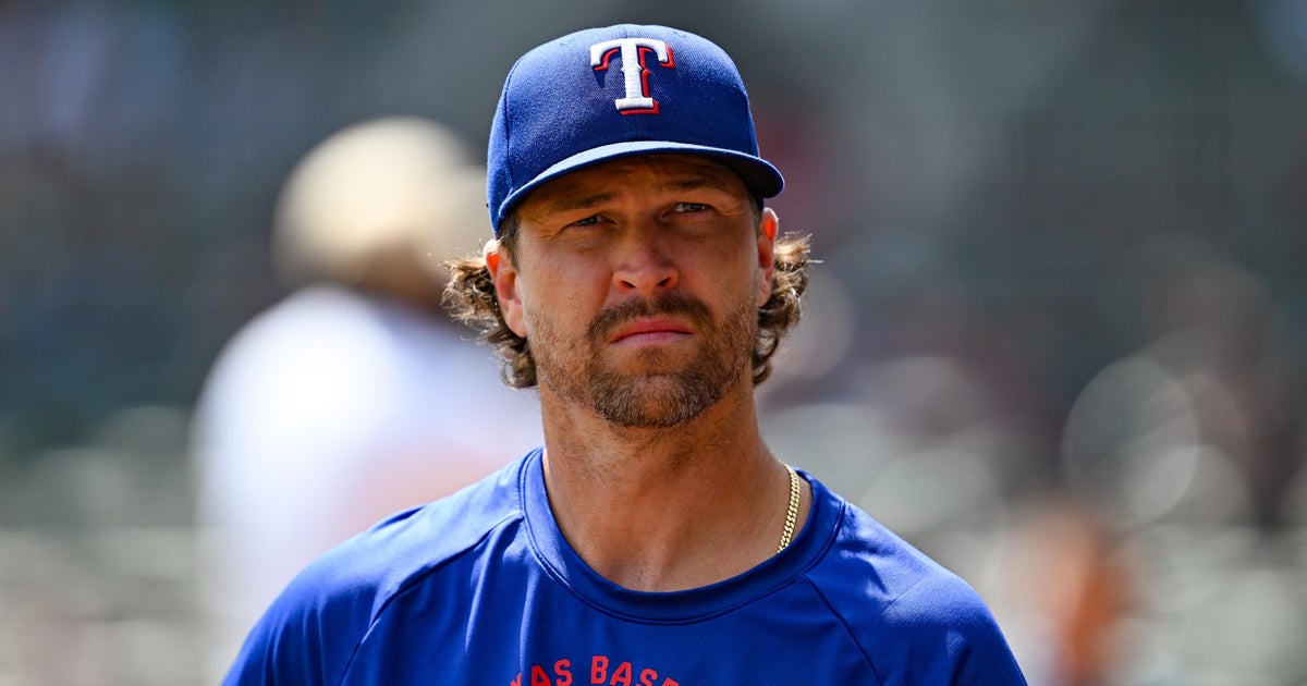 Jacob deGrom invokes no-trade clause to stay with Texas Rangers