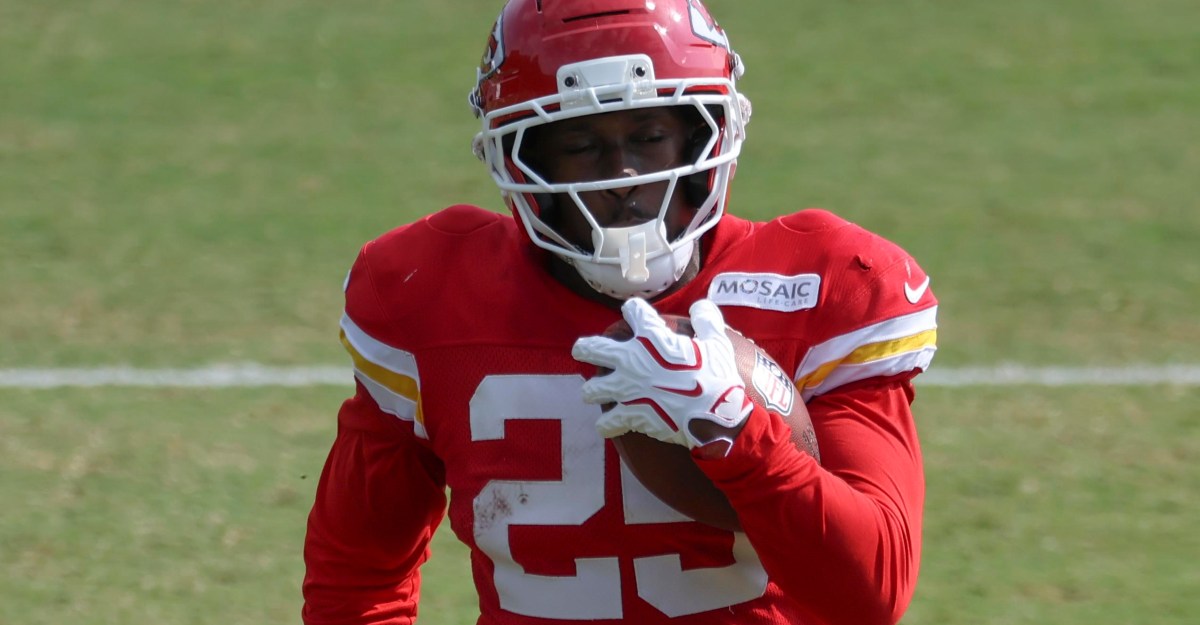 Dallas Cowboys claim RB Emari Demercado off waivers