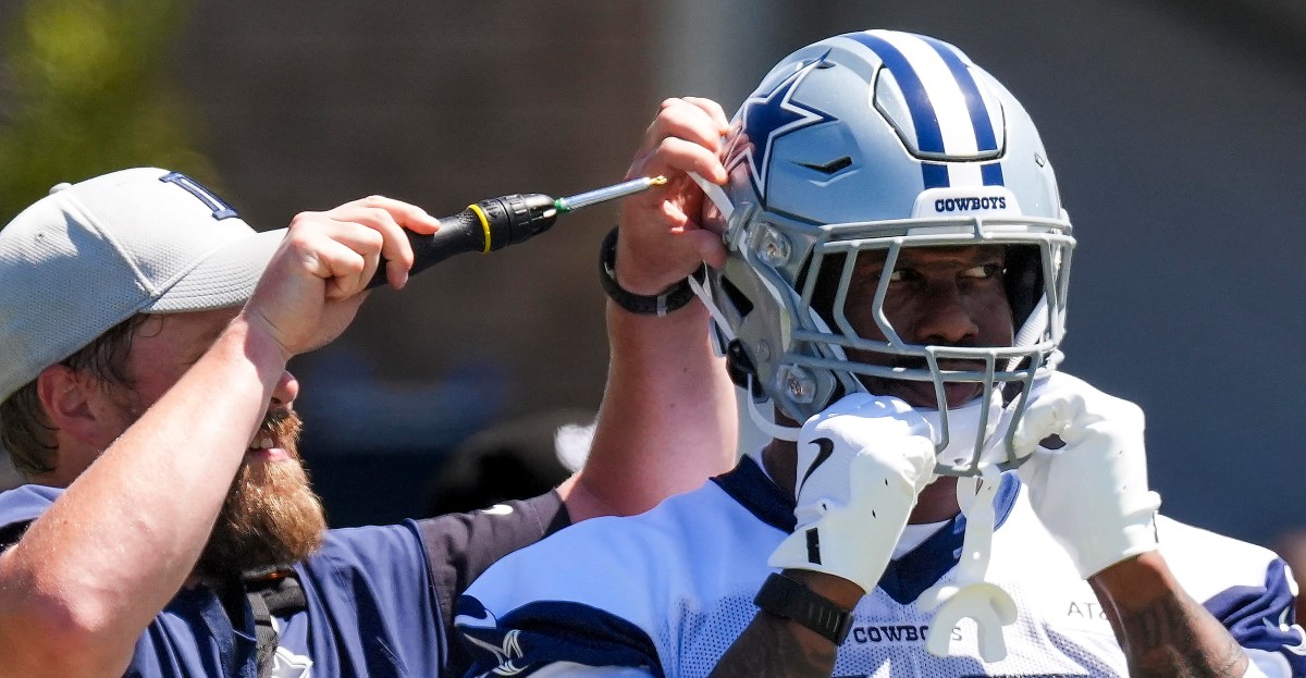 Dallas Cowboys fans give a grade to the
signing of Von Miller