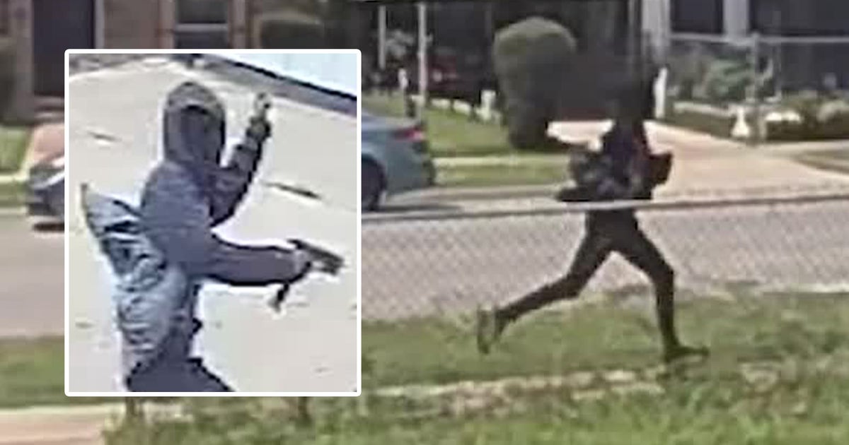 Trackdown: East Oak Cliff homicide suspect takes off on foot after convenience store shooting