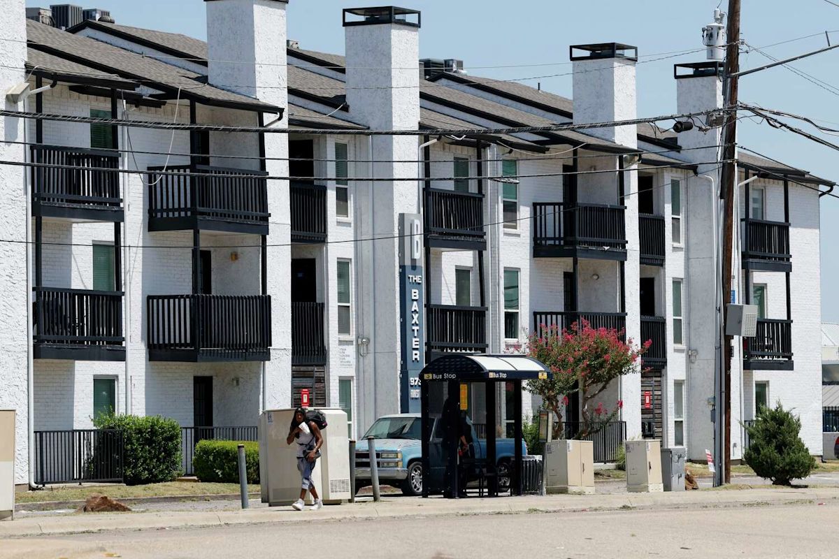 Residents in far northeast Dallas apartments forced to relocate following ownership turmoil