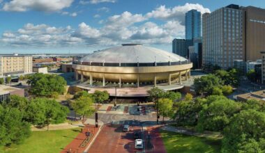 'It's Goin' Down': Final event bids farewell to Fort Worth Convention Center