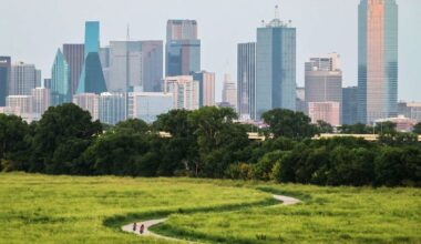 North Texas will have another hot, sunny day, as an elevated fire danger continues