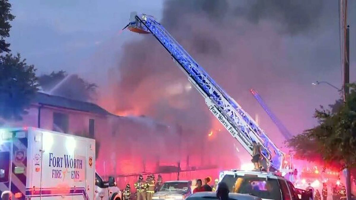Fort Worth apartment fire leaves more than 50 displaced after firefighters put out flames