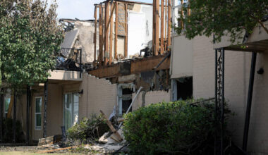 Volunteers work to help Fort Worth residents displaced in 3-alarm apartment fire