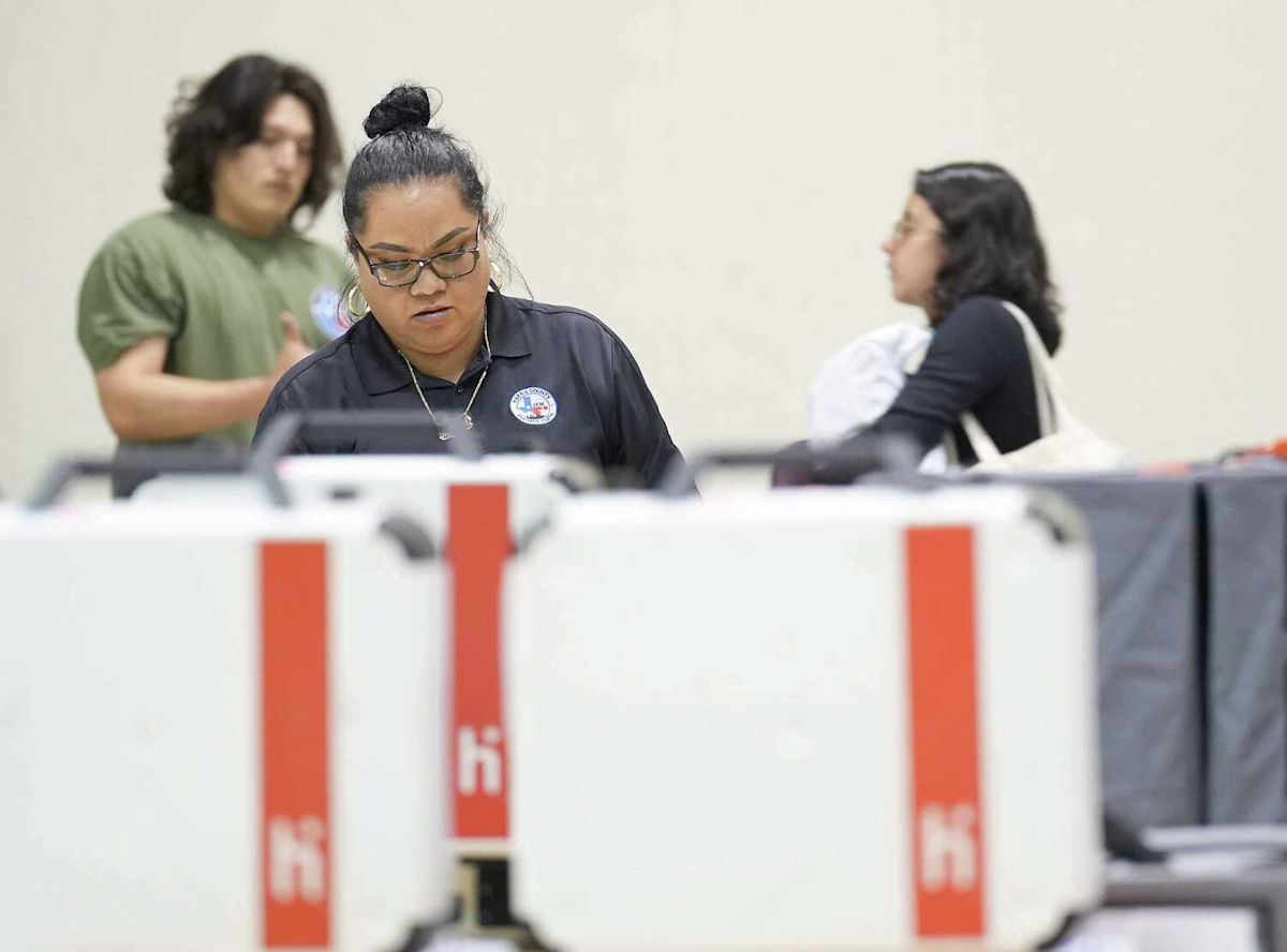 300,000 Houston-area voters are on Texas' suspense list. If you are, here's what to do.