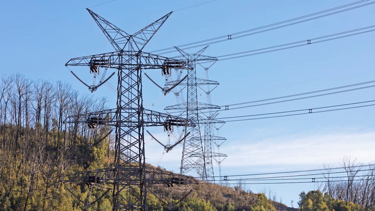 Texas landowners erupt at hearing over bill to seize private land for transmission lines