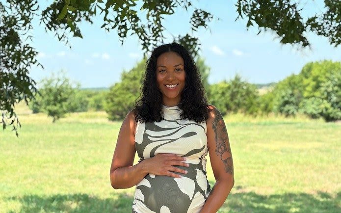 Surrogate mother flees to Texas after refusing request to abort baby