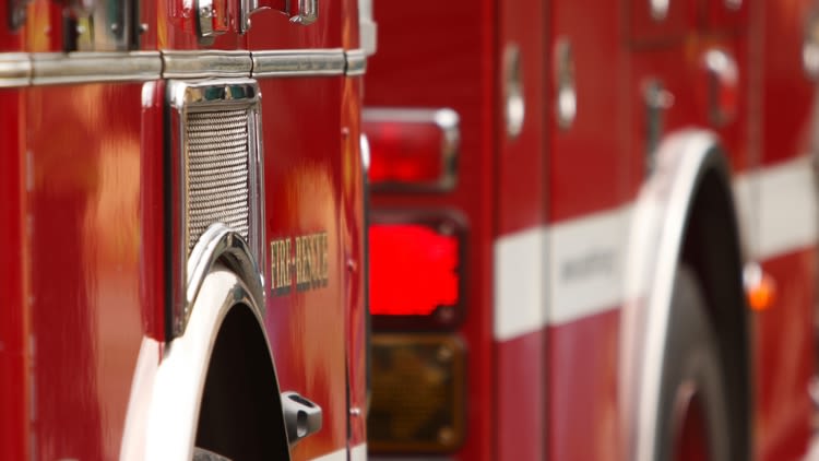8 people displaced after a house fire early Tuesday morning in Fort Worth, officials say