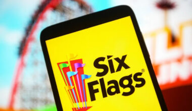 Six Flags to move corporate headquarters from Charlotte to Arlington, Texas