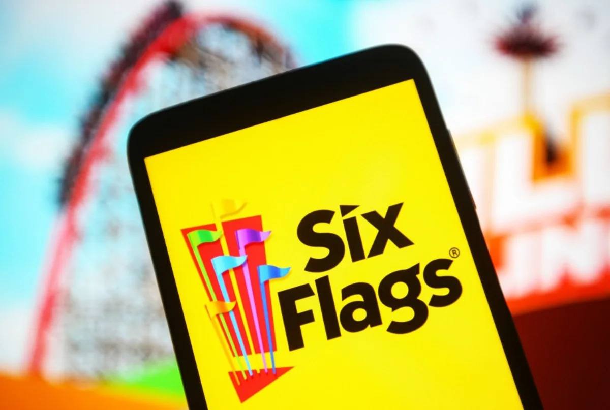 Six Flags to move corporate headquarters from Charlotte to Arlington, Texas