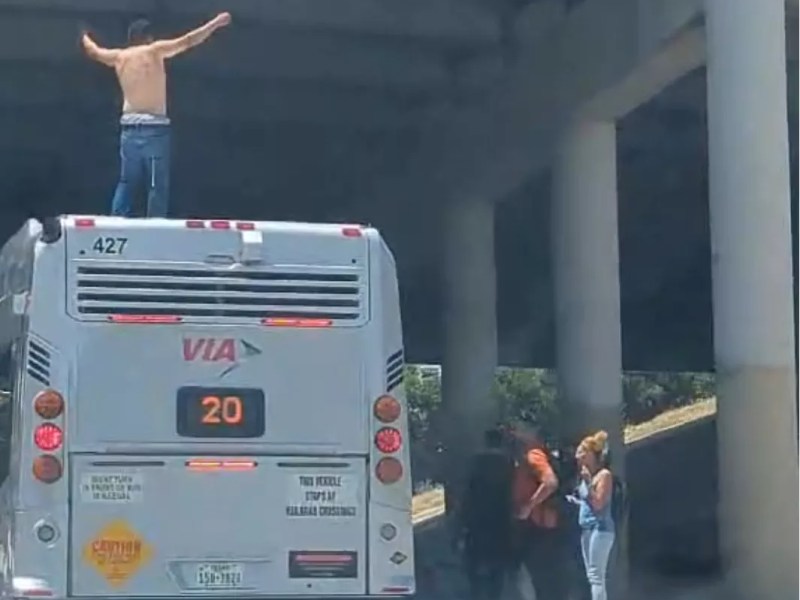 Video shows dude climbing on top of bus in downtown San Antonio to swing his Johnson around