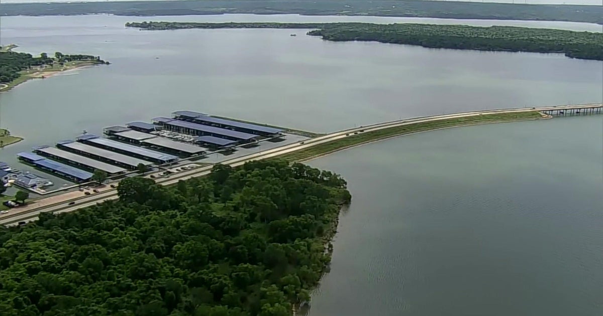 Man's body recovered after drowning on North Texas lake, Grand Prairie firefighters say