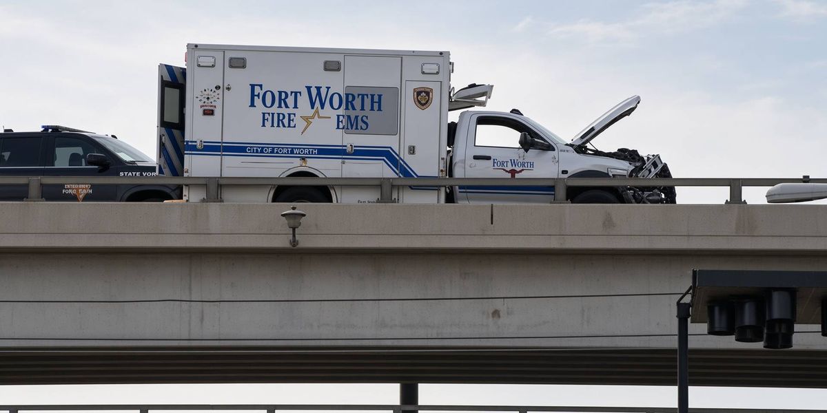 Man dies after stealing Fort Worth ambulance, leading police on Austin chase