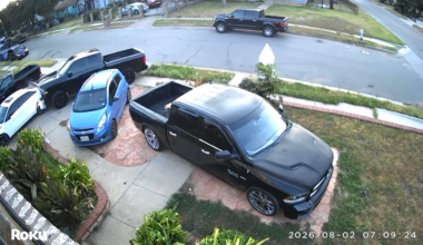 Fort Worth truck crashes into parked cars and damages a house – NBC 5 Dallas-Fort Worth