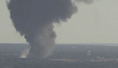 Dallas grass fire spreads, threatens South Dallas community, officials say