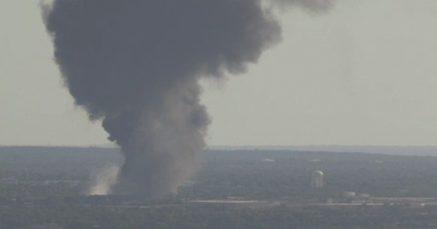 Dallas grass fire spreads, threatens South Dallas community, officials say