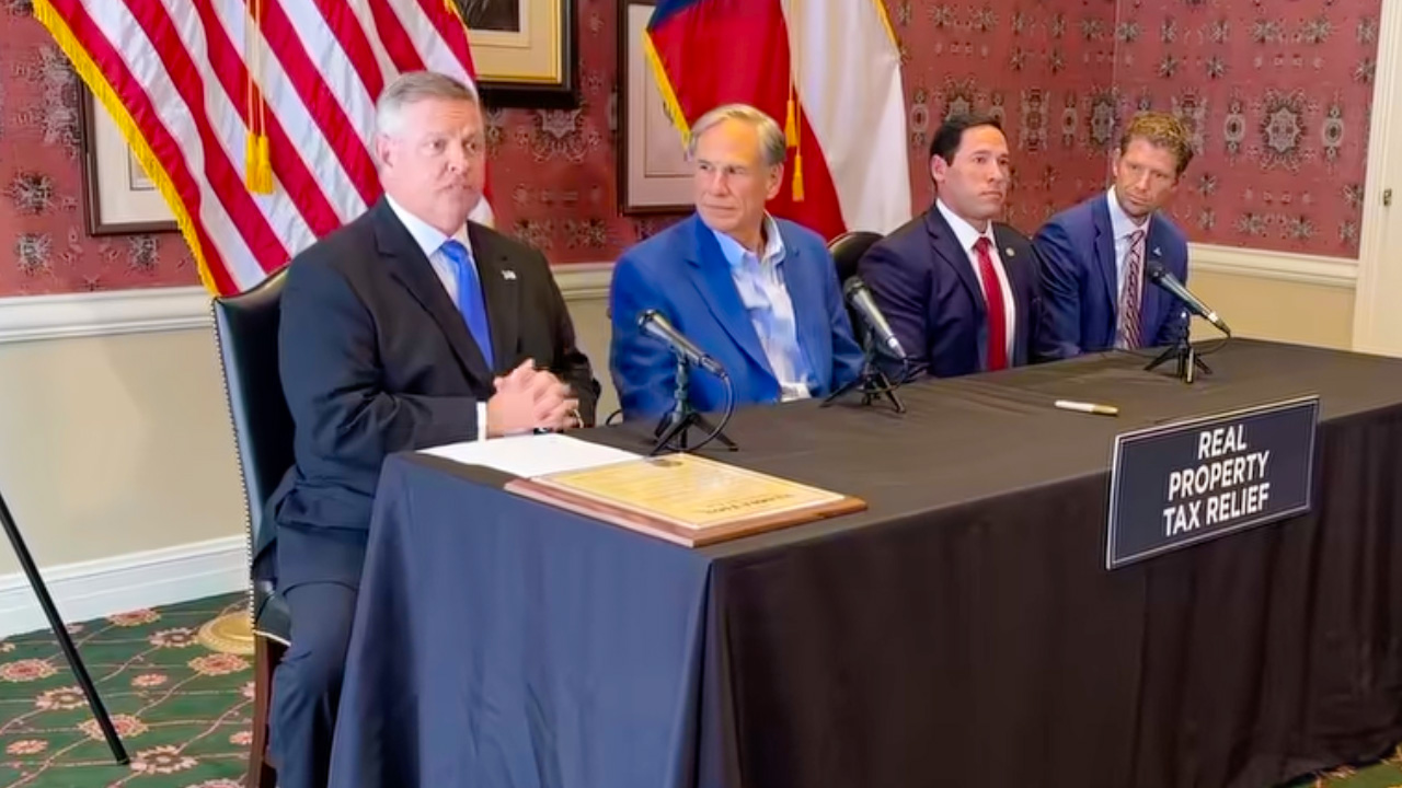 O’Hare’s $1.1B Tarrant Tax-Cut Playbook Wins Abbott’s Praise