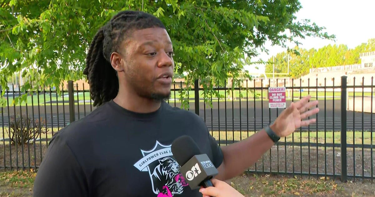 Former NFL player hosts free Dallas all-girls flag football clinic, focused on giving back