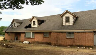 2 Fort Worth firefighters suffer burn injuries in house fire, officials say