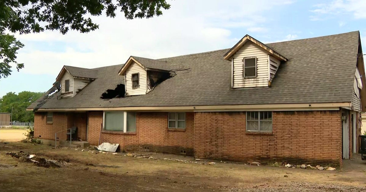 2 Fort Worth firefighters suffer burn injuries in house fire, officials say