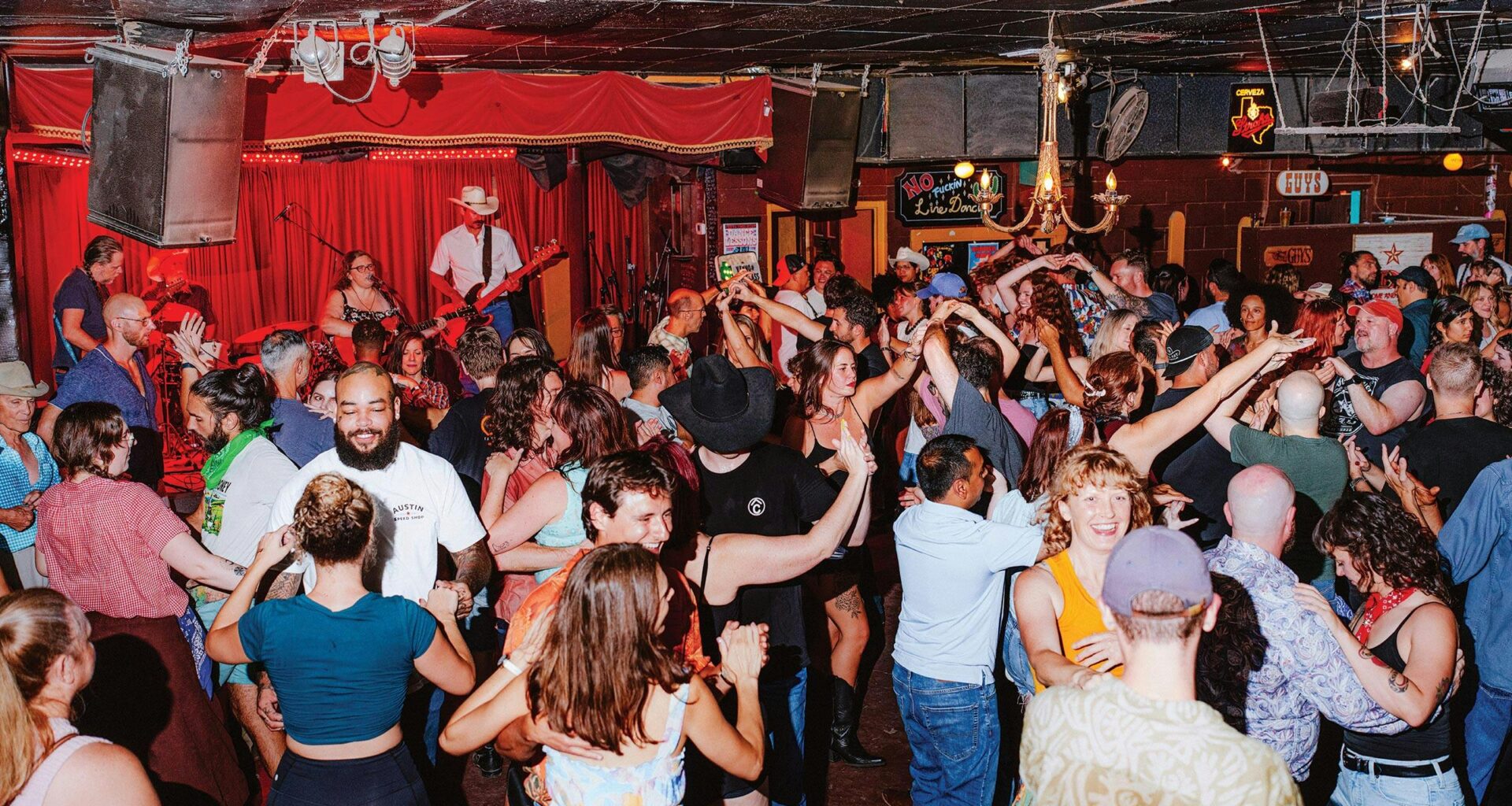 photo of honky tonk crowd