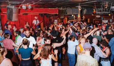 photo of honky tonk crowd