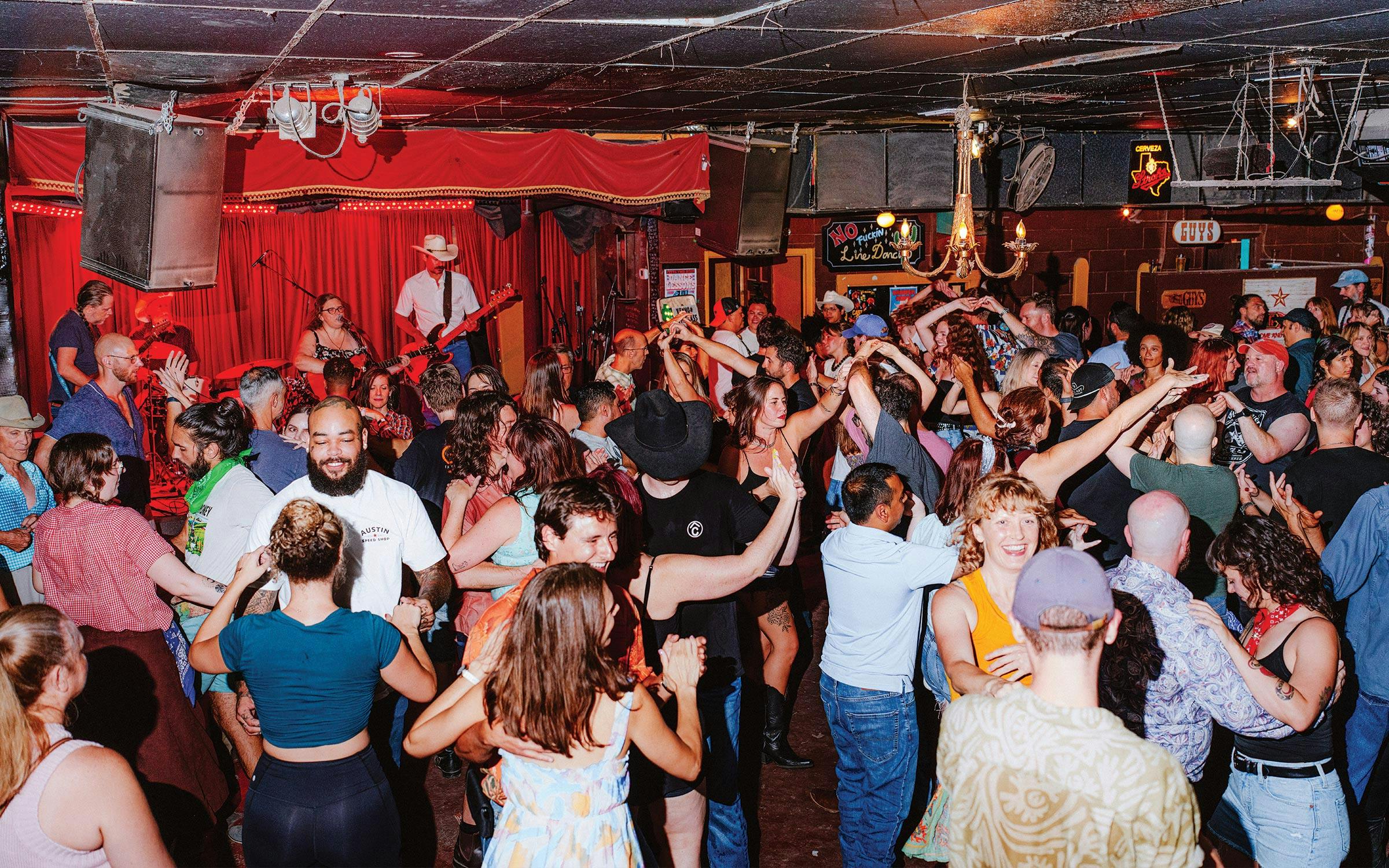 photo of honky tonk crowd