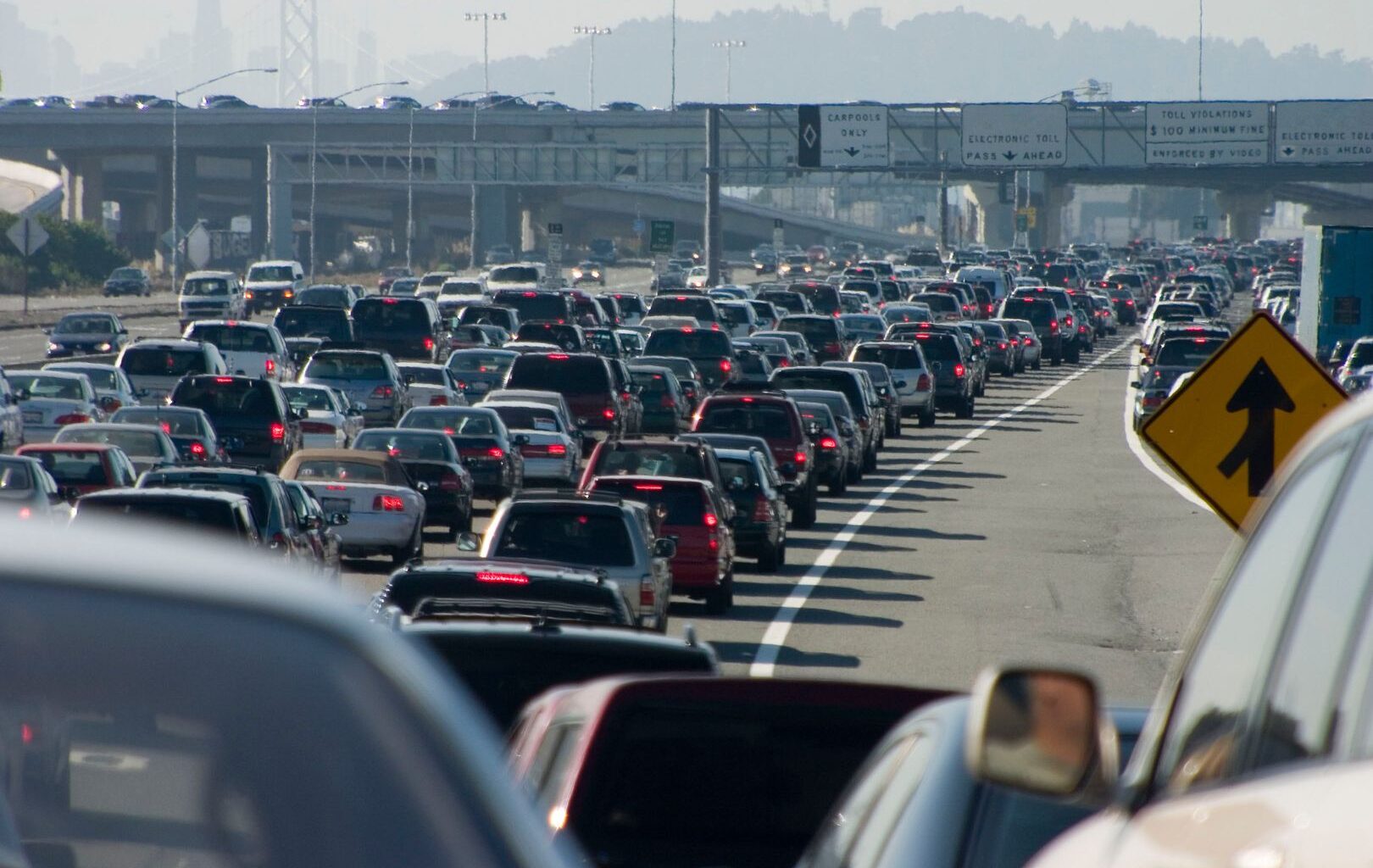 Image shows stock photo of traffic " style=" height:1080px; width:1620px" _languageinserted="true