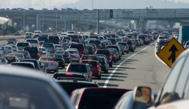 Image shows stock photo of traffic " style=" height:1080px; width:1620px" _languageinserted="true