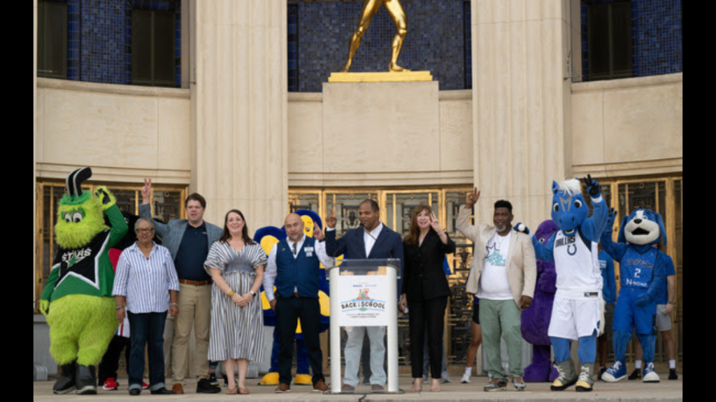 Mayor Johnson hosts 30th annual Dallas Mayor’s Back to School Fair – Texas Metro News