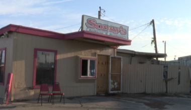 A fire forces a westside breakfast hotspot to close its doors