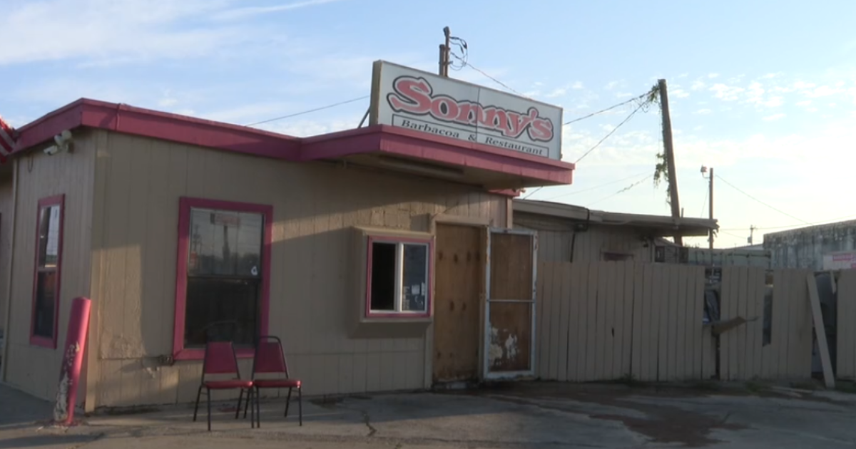 A fire forces a westside breakfast hotspot to close its doors