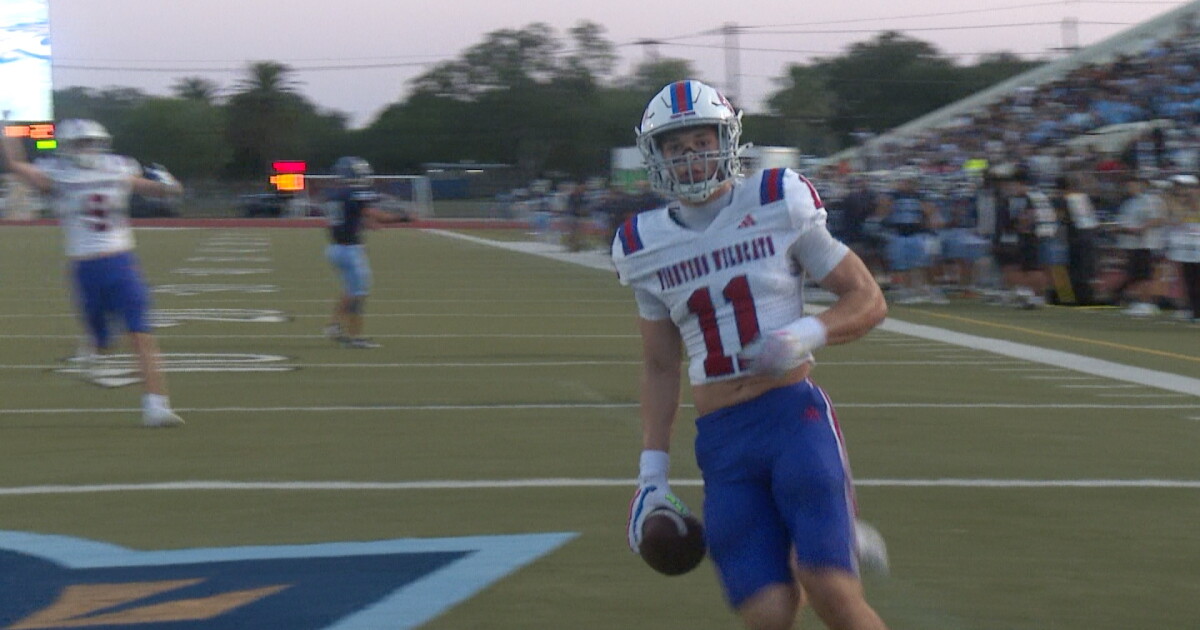 Gregory-Portland dominates Carroll, wins rivalry game for 11th straight season