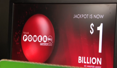 Powerball jackpot reaches $1 billion ahead of tonight's drawing