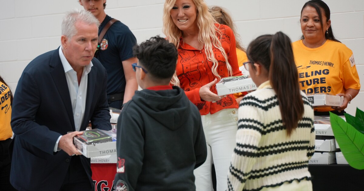Henry's 'Box of Dreams' returns to Corpus Christi for school supplies