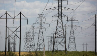 Regulators clear path for bigger transmission lines in Texas