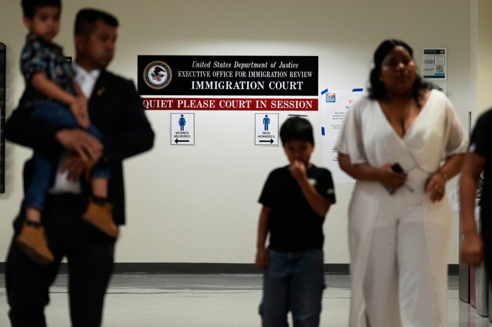 Trump administration awards $150M migrant child contract to Texas firm