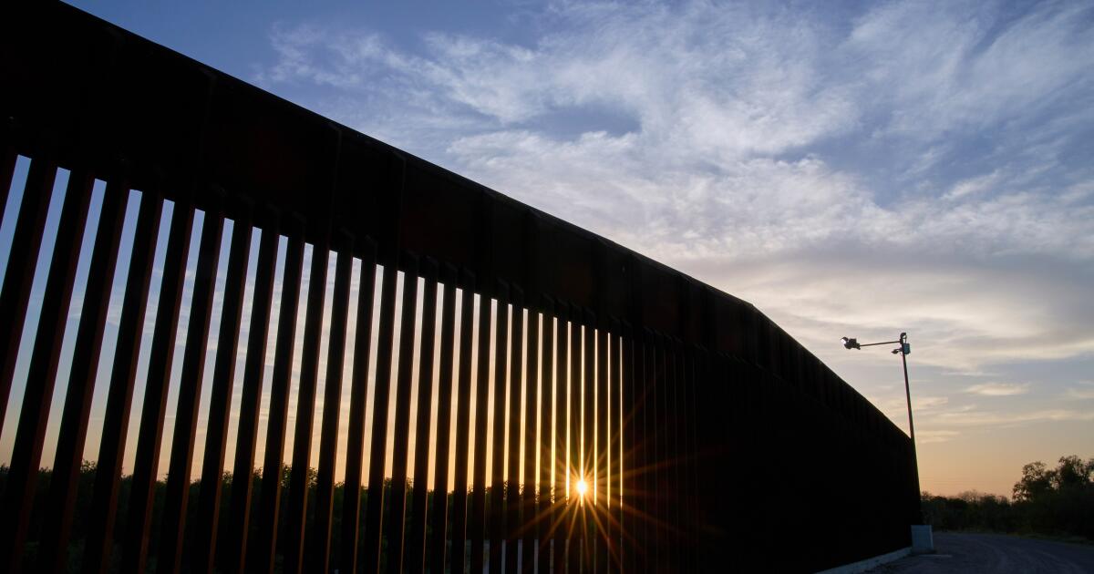 Judge lets DHS build a border wall through Texas town’s levee system