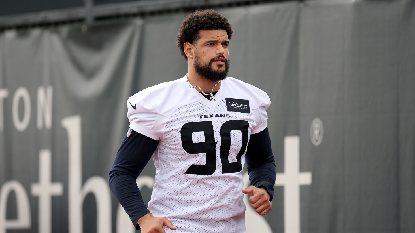 With Jadeveon Clowney returning to Houston, Logan Hall gives up No. 90 jersey