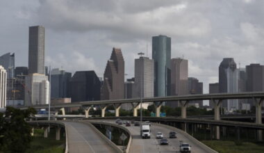 S&P gives Houston's combined utility system a negative outlook