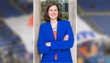 UT Arlington president steps down